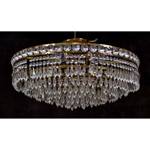 Sub.:3-On - Lote: 122 -  L�mpara de techo en cristal y soporte de bronce de cuatro luces con seis filas de pinjantes de cristal.