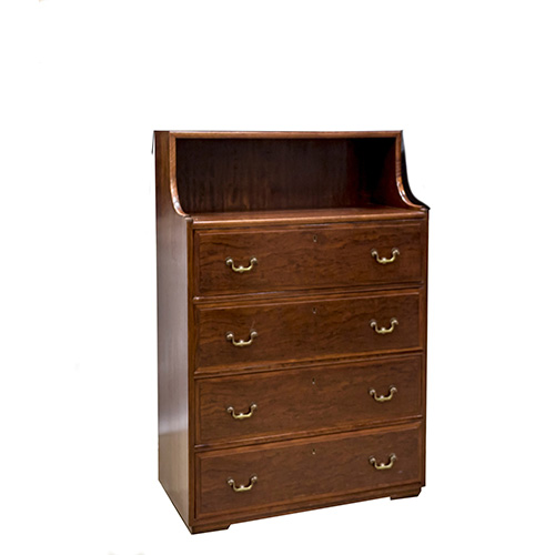 Sub.:3-On - Lote: 76 -  Bureau escritorio de cuatro cajones y estanter�a superior en la tapa.