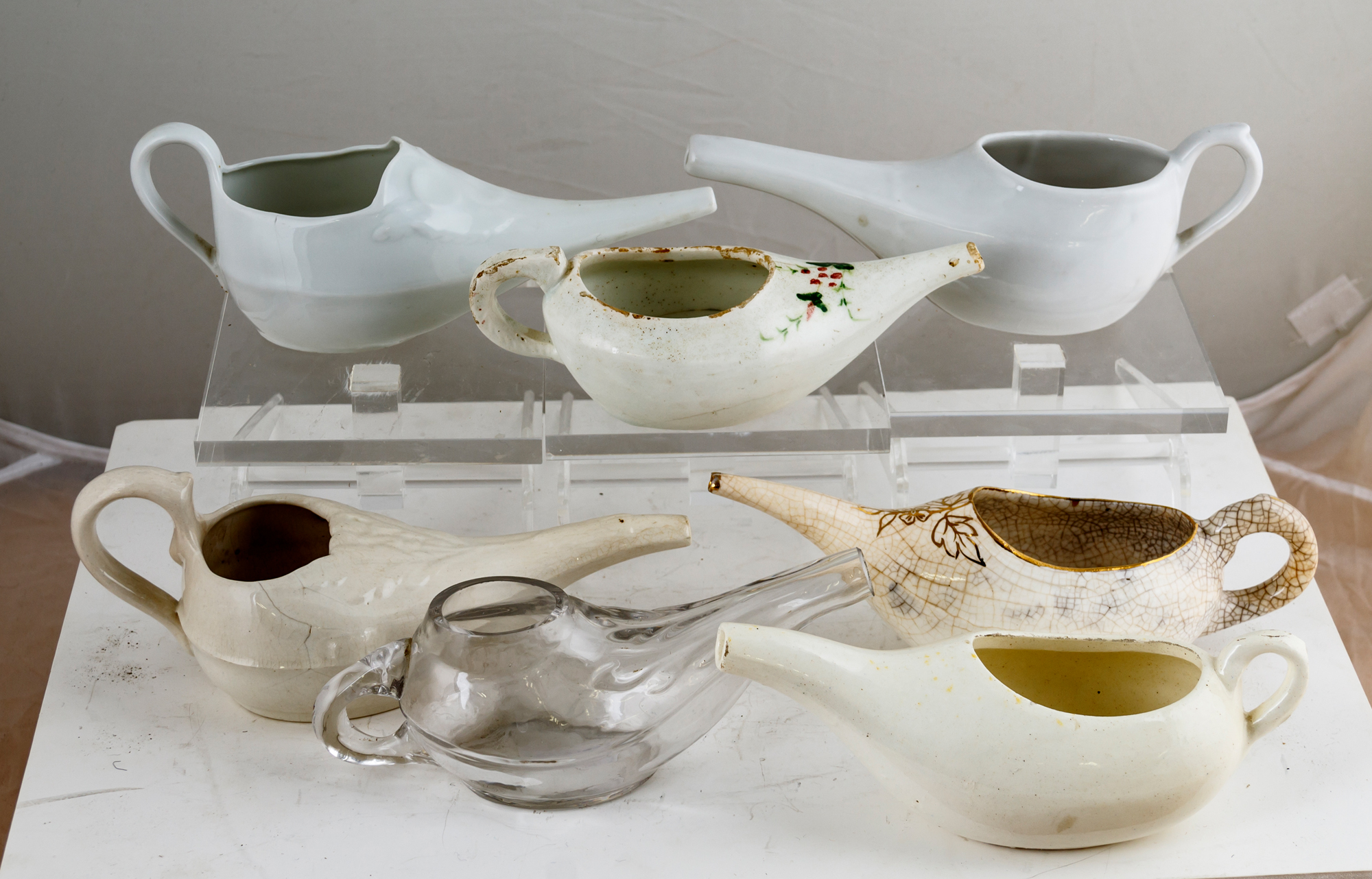 Sub.:3-On - Lote: 304 -  Lote de 7 pisteros. Seis en cer�mica y uno en cristal.