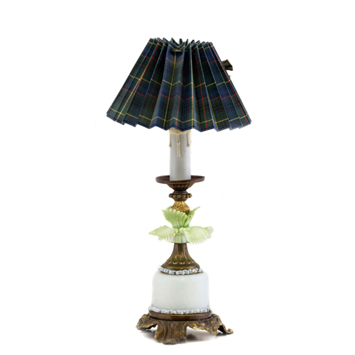 Sub.:3-On - Lote: 152 -  L�mpara de sobremesa con fuste en cristal de Murano y bronce, y pantalla plisada.