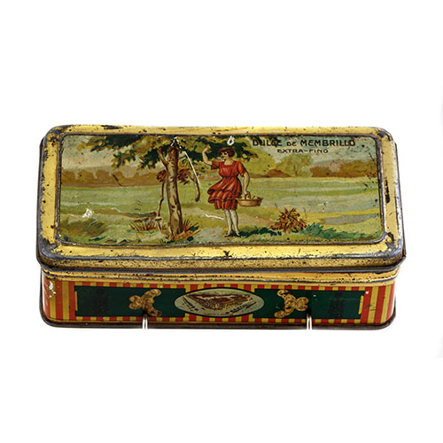 Sub.:3-On - Lote: 210 -  Lote de cajita en lat�n con representaci�n en la tapa de la recogida de la manzana. Inscripci�n en la escena superior 