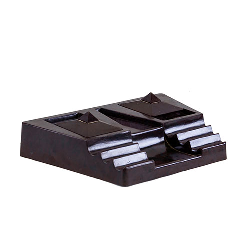 Sub.:3-On - Lote: 204 -  Tintero en baquelita marr�n. De varias alturas y con forma truncada. s. XX.