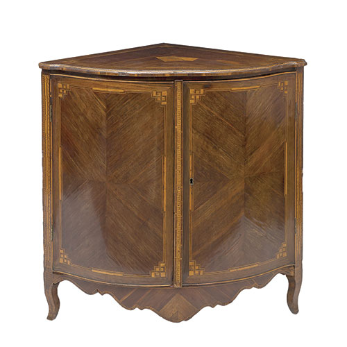 Sub.:30 - Lote: 181 -  Rinconera mallorquina de �poca de transici�n con dos puertas, en madera de palo rosa y marqueter�a de limoncillo