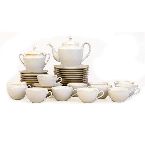 Sub.:30 - Lote: 289 -  Juego de t� en porcelana de Bidasoa con filo dorado