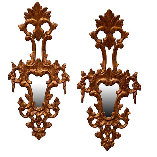 Sub.:30 - Lote: 295 -  Pareja de cornucopias en madera tallada y dorada S. XIX