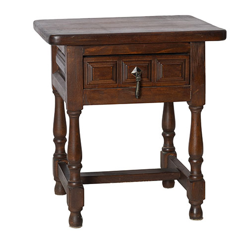 Sub.:30 - Lote: 308 -  Mesita rustica con caj�n con patas torneadas y chambrana.