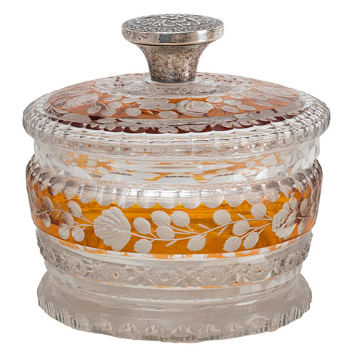 Sub.:30 - Lote: 269 -  Bombonera de cristal tallado y plata.