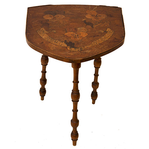 Sub.:31 - Lote: 192 -  Mesita en madera �poca Art Noveau con marqueter�a