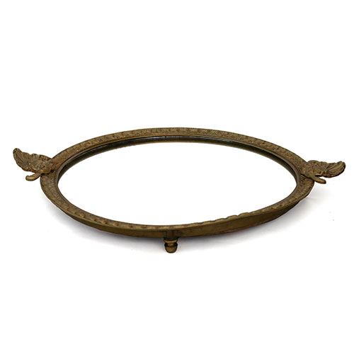 Sub.:31 - Lote: 115 -  Centro en bronce repujado con espejo en la base