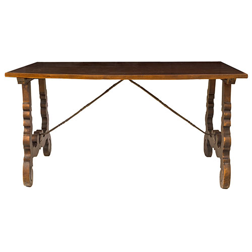 Sub.:31 - Lote: 134 -  Mesa de pata de lira en nogal