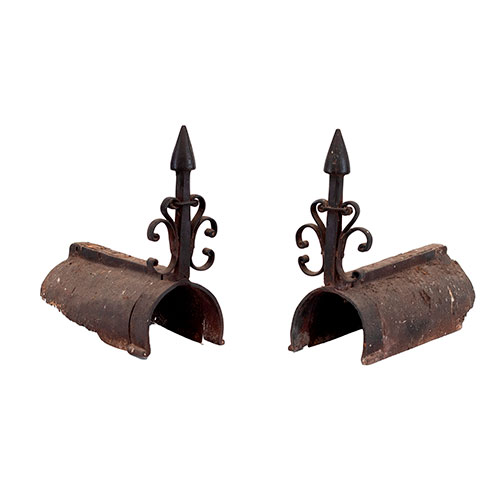 Sub.:31 - Lote: 342 -  Pareja de morillos en hierro con flor de lis