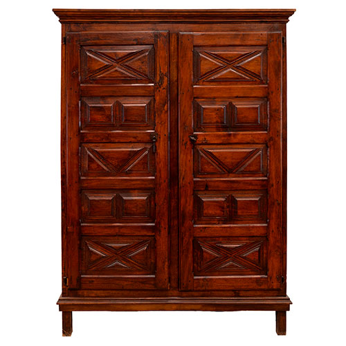 Sub.:31 - Lote: 346 -  Armario r�stico en madera de pino patinado