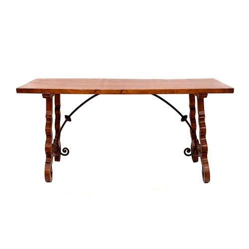 Sub.:31 - Lote: 308 -  Mesa de pata de lira en madera de arce con fiadores de hierro Siglo XX