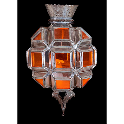 Sub.:31 - Lote: 290 -  Farol marroqu� en lat�n y cristal tintado en amarillo.