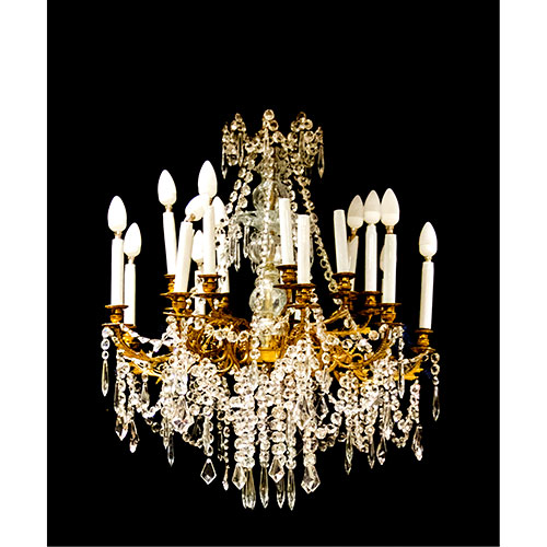 Sub.:31 - Lote: 232 -  L�mpara en bronce y cristal de 18 luces.