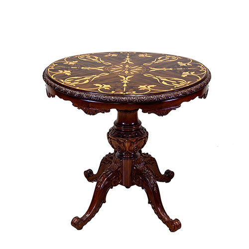 Sub.:31 - Lote: 116 -  Mesa velador en madera tallada con trabajo de marqueter�a en la tapa, de pie central y cuatro patas.