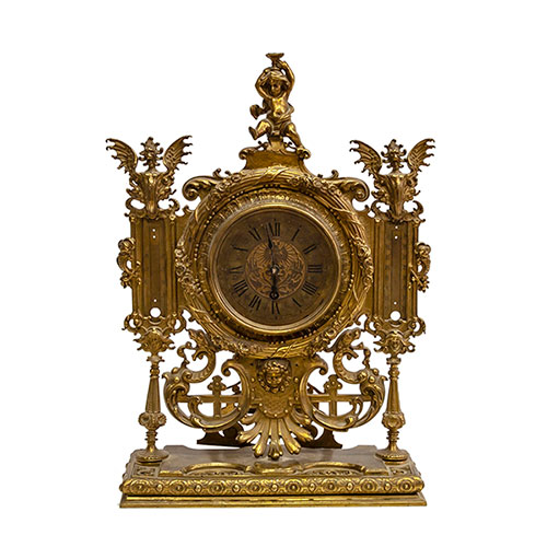 Sub.:32 - Lote: 164 -  Reloj en bronce dorado, cincelado y calado; con esfera de metal con numeraci�n romana
