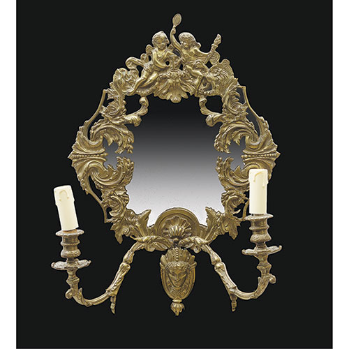 Sub.:32 - Lote: 298 -  Pareja de cornucopias en bronce con dos luces, siguiendo modelos franceses del siglo XVIII