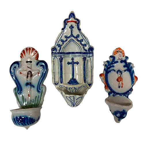 Sub.:32 - Lote: 1386 -  Lote de tres aguabenditeras realizadas en cer�mica. S.XIX-XX.