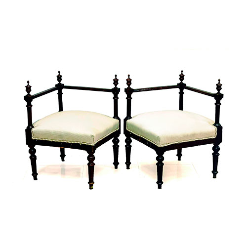 Sub.:32 - Lote: 197 -  Pareja de sillones rinconeros en madera torneada con tapicer�a.1900