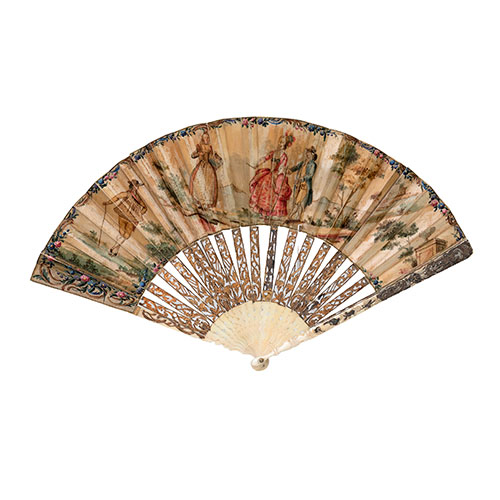 Sub.:32 - Lote: 1279 -  Abanico ca. 1760 con varillaje de marfil calado y dorado y pa�s de seda y cabritilla con escenas pintadas al gouache