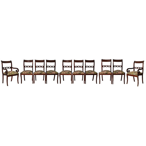 Sub.:32 - Lote: 1298 -  Siller�a compuesta de ocho sillas y dos sillones en madera patinada estilo ingl�s.