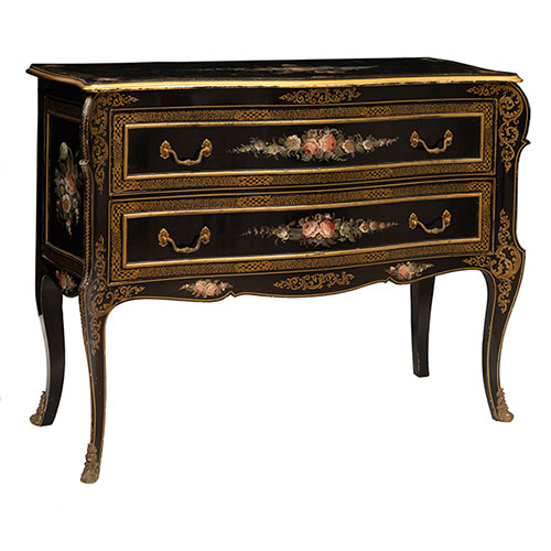 Sub.:32 - Lote: 316 -  C�moda de dos cajones lacada y pintada con motivos florales.Tapa en madera pintada y herrajes de bronce.