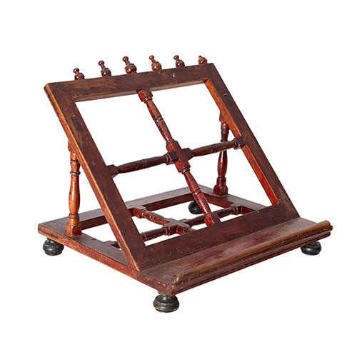 Sub.:32 - Lote: 170 -  Atril en madera patinada S. XIX