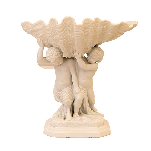 Sub.:32 - Lote: 251 -  Centro en biscuit con fauno y ni�o sujetando una gran concha, Francia S.XIX.