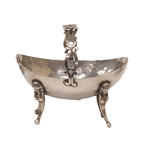 Sub.:32 - Lote: 254 -  Salero de mesa en plata con forma de cesta que apoya en cuatro pies con forma de cari�tides femeninas. Peso 81 gr