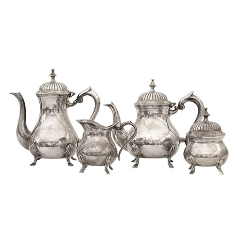 Sub.:32 - Lote: 237 -  Juego de cafetera, tetera, azucarero y lechera en metal plateado.