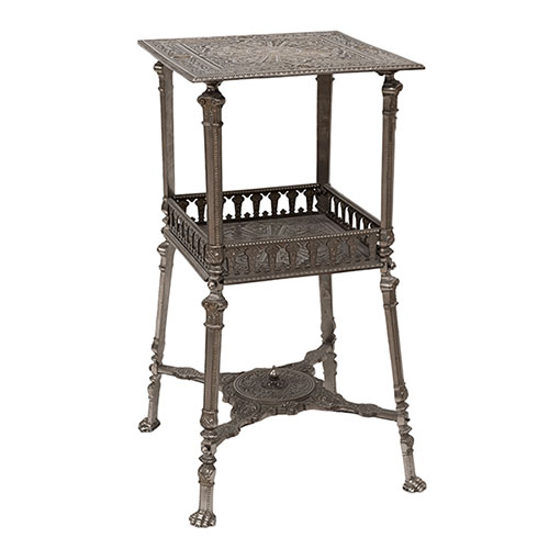 Sub.:32 - Lote: 310 -  Macetero en hierro de dos baldas y chambrana todo grabado con animales zoomorfos, temas florales y vegetales