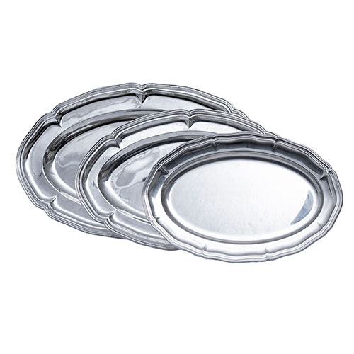 Sub.:32 - Lote: 338 -  Tres bandejas ovaladas en metal plateado