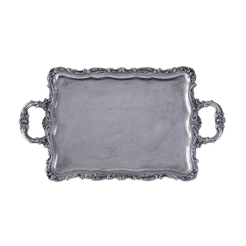 Sub.:32 - Lote: 235 -  Bandeja con dos asas y borde cincelado de estilo Luis XV