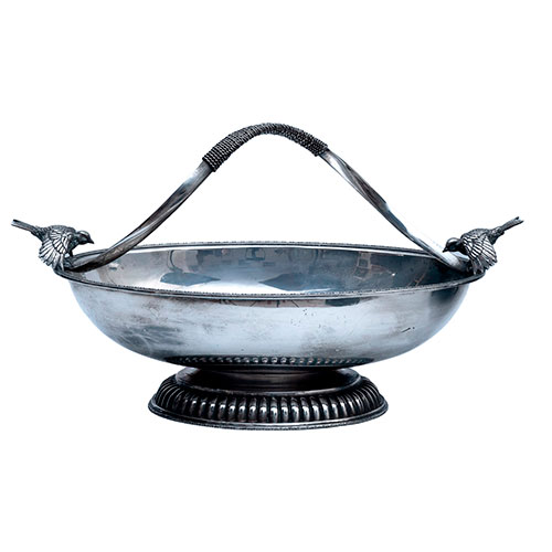 Sub.:32 - Lote: 1268 -  Centro en metal plateado con asa y dos p�jaros