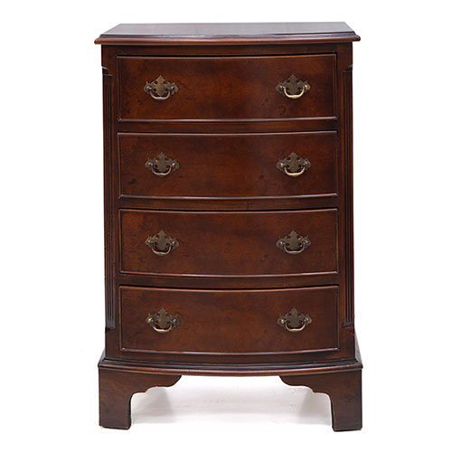 Sub.:32 - Lote: 1432 -  C�moda de estilo Jorge III en miniatura para mesilla siglo XX