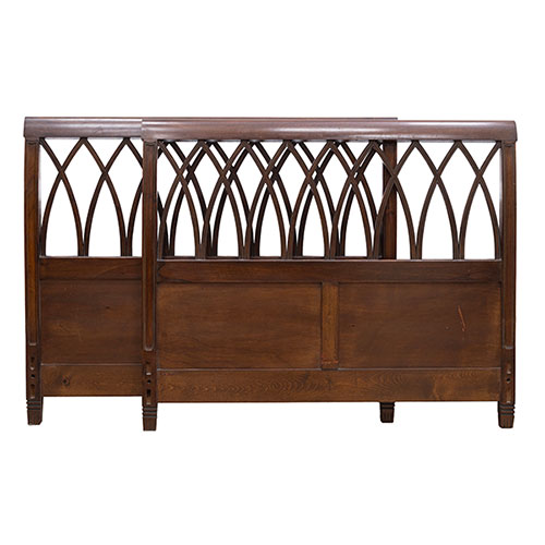 Sub.:32 - Lote: 1412 -  Pareja de cabeceros en madera patinada.