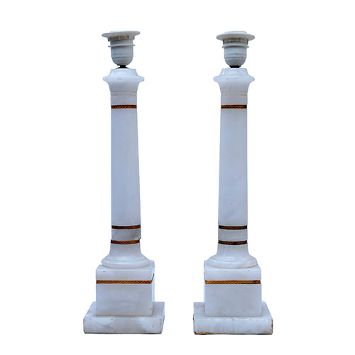 Sub.:32 - Lote: 1427 -  Pareja de lamparas de mesa en alabastro.