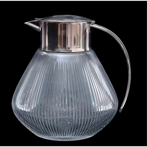 Sub.:32 - Lote: 1331 -  Jarra de cristal abombada con metal plateado