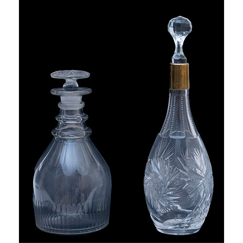 Sub.:32 - Lote: 1333 -  Dos licoreras en cristal tallado