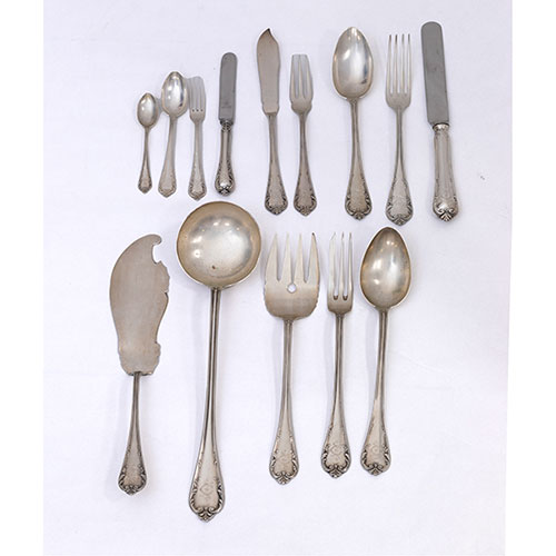 Sub.:32 - Lote: 1426 -  Cuberter�a en plata de doce servicios 108 piezas mas cinco de servir total 113 piezas. Punz�n de Alfredo �lvarez de Bilbao