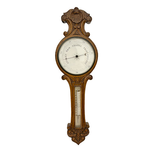 Sub.:32 - Lote: 1404 -  Bar�metro en madera de roble tallada a�os 50