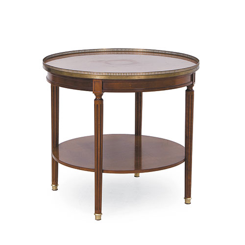 Sub.:32 - Lote: 1366 -  Velador circular estilo Luis XVI en madera patinada con barandilla calada.