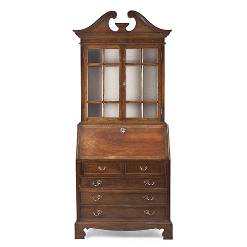 Sub.:32 - Lote: 1418 -  Bureau bookcase en madera patinada con parte superior acristalada y baldas al interior
