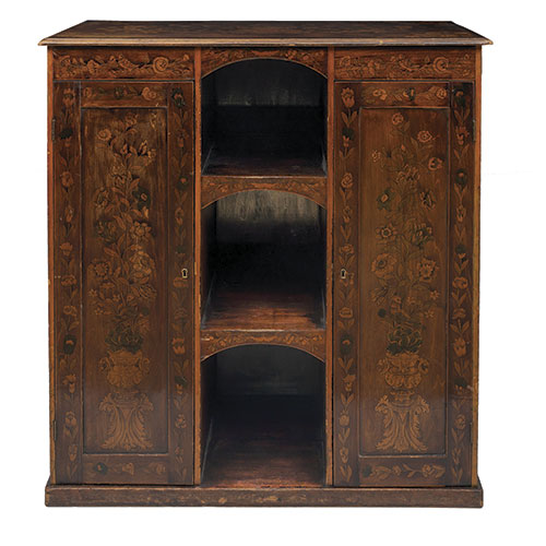 Sub.:33 - Lote: 1386 -  Aparador con dos puertas y baldas decorado