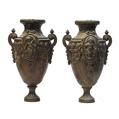 Sub.:33 - Lote: 335 -  Pareja de copas estilo Napole�n III realizadas en calamina.