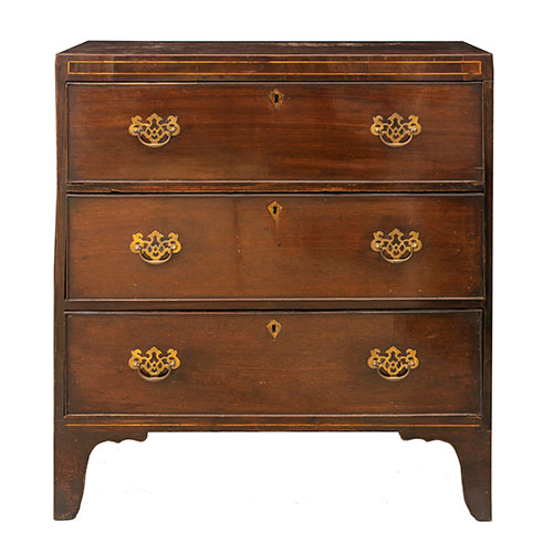 Sub.:33 - Lote: 1340 -  C�moda de �poca Eduardiana en madera de caoba con filetes de marqueter�a.