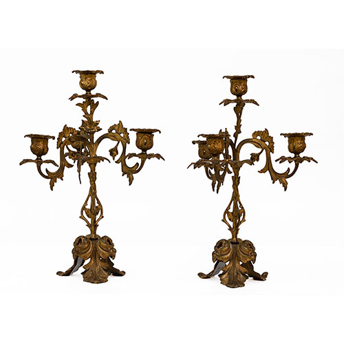 Sub.:33 - Lote: 291 -  Pareja de candelabros en bronce dorado y cuatro luces.
