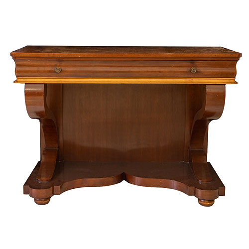 Sub.:33 - Lote: 1317 -  Consola en caoba y limoncillo con un caj�n en cintura