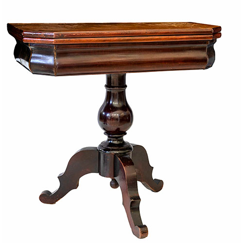 Sub.:33 - Lote: 279 -  Mesa de juego con pie central.